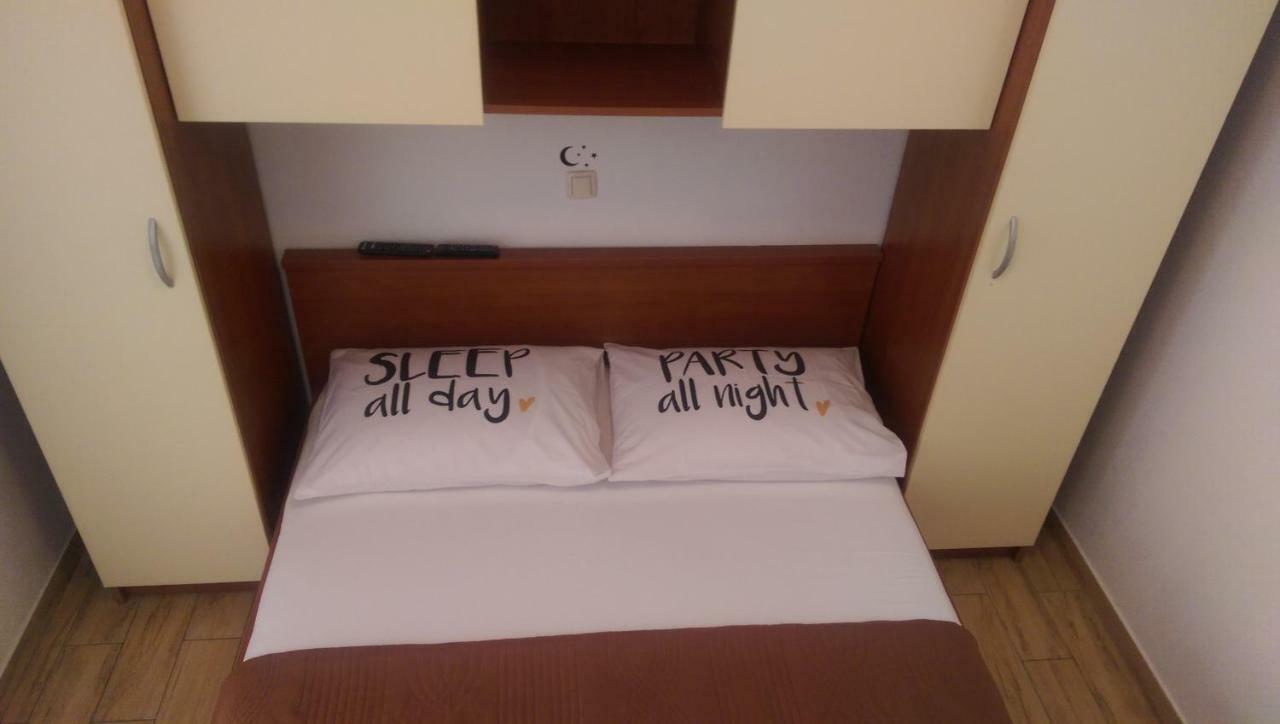 Apartmani Dina Makarska Luaran gambar